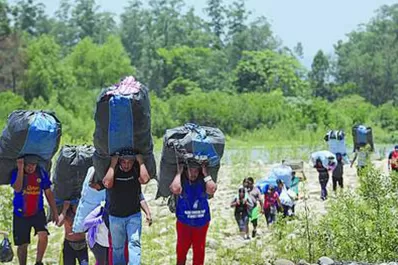 La droga pasa entre bagayeros y en aviones, según un juez de Orán