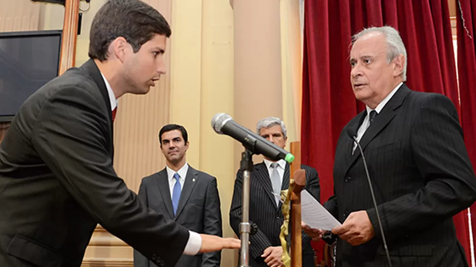 ASUNCIÓN. Los legisladores juraron ante la presencia del gobernador Urtubey. SALTA.GOV.AR