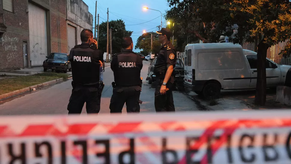 CERRADO. La policía estuvo varias horas intentando negociar con el asesino. TELAM