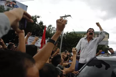 La oposición no reconoce el triunfo de Hernández