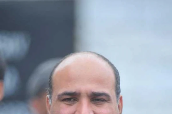 Manzur llega y anuncia que seguirá como ministro