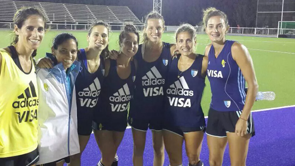 EN LA CANCHA. Las Leonas se preparan para el gran debut. FOTO TOMADA DE TWITTER (@MARTACAVA