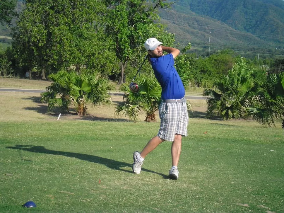 BUENA PEGADA. Ignacio López Bustos se adjudicó el medal play a 18 hoyos. 