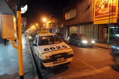 Gremios de taxis rechazan la tarifa nocturna y amenazan con marchar