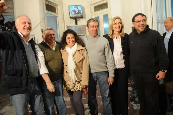 Valdez tiene la responsabilidad política de asumir la banca de Elías, según Cano