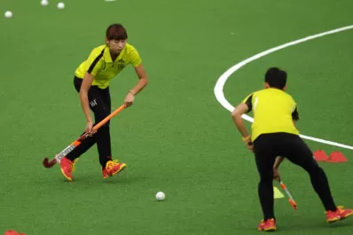 El técnico chino tiene la cancha inclinada, pero no a su favor