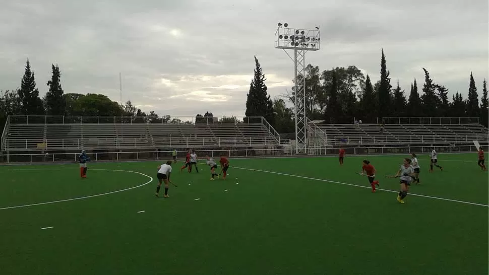 SIN SOL. La jornada comenzó con el cielo parcialmente nublado, algo que le sentó bien a las chinas y a las alemanas. LA GACETA / JORGE OLMOS SGROSSO