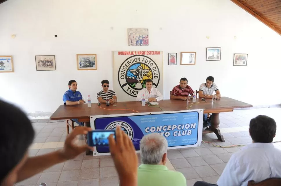 LA PREVIA. En la sede del Auto Club Concepción hubo ayer presentación oficial de la competencia. El sábado comenzará la acción en los caminos sureños. 