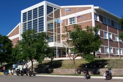 El rector de la Universidad de La Rioja denuncia por mal manejo de fondos a la gestión anterior