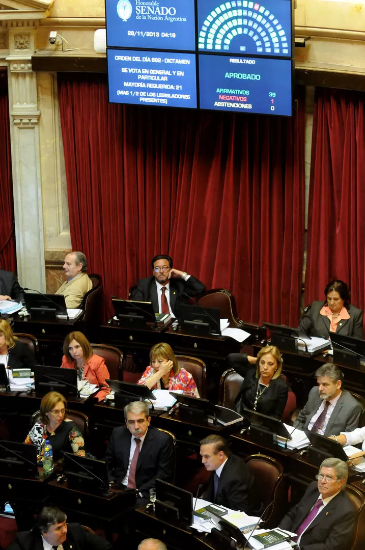 ROSTROS SERIOS. Rojkés, Fernández y Filmus, después de la votación. DYN