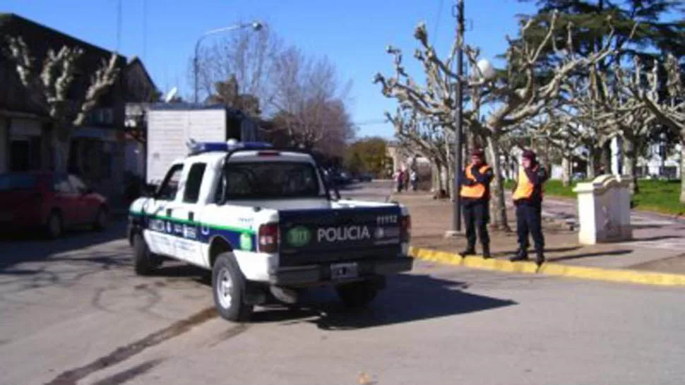 EN CAPILLA DEL SEÑOR. La Policía rodeó la  vivienda donde se produjo la toma de rehenes.  FOTO TOMADA DE TN.COM.AR