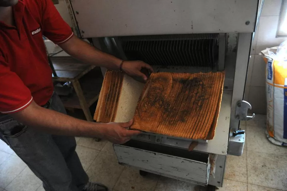 A PRECIO DIFERENCIAL. El pan de miga es uno de los productos propuestos por los industriales para un posible acuerdo de precios navideños. LA GACETA / FOTO DE FRANCO VERA