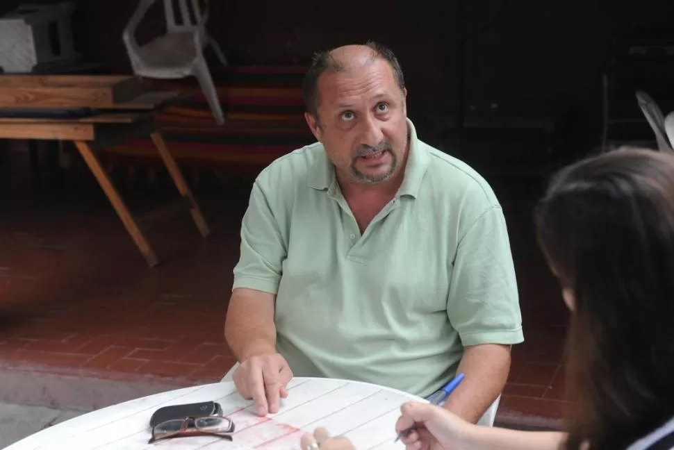 CANSADO. Hugo Domínguez decidió invertir en seguridad para su hogar. LA GACETA / FOTO DE ANTONIO FERRONI