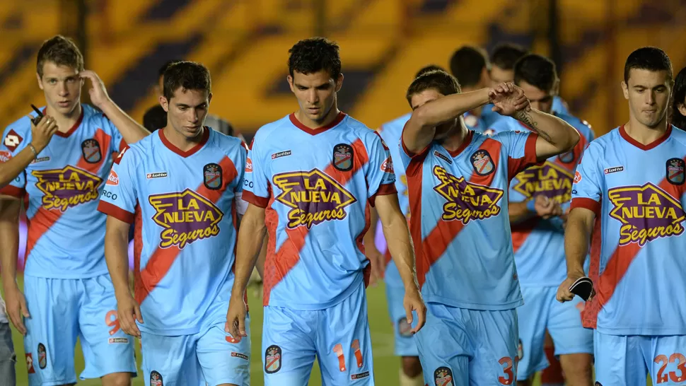 SABOR AMARGO. Arsenal prácticamente se despidió de la lucha en el Inicial. DYN