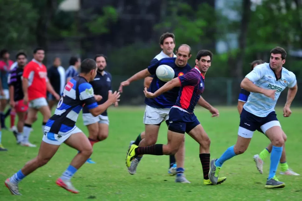 TRYMAN. Orlando lleva cuatro tries apoyados en forma consecutiva. En defensa, colabora siempre y no le esquiva al tackle.  LA GACETA / FOTO DE DIEGO ARáOZ