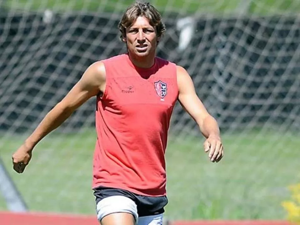 ARMAS CLAVE. Tanto Heinze, defendiendo en Newell's, como Piatti, en el ataque de San Lorenzo, son hombres clave para sus equipos al momento de las definiciones. 