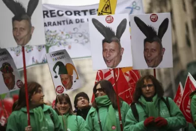 Maestros y padres marchan contra la reforma educativa de Rajoy