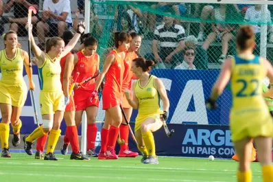 Australia aplastó a las chinas