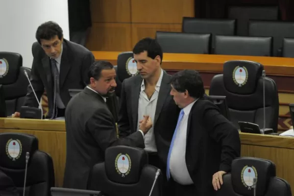 Legisladores del PJ no ocultan su simpatía por el massismo, y desafían a Alperovich