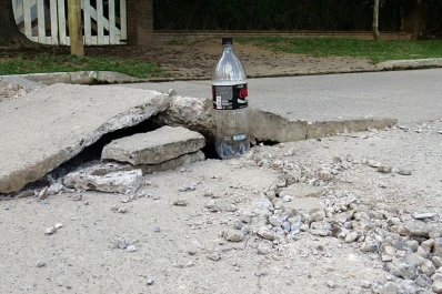 El calor hizo explotar el pavimento