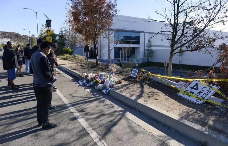 ASÍ QUEDÓ EL AUTO. El Porsche deportivo se estrelló contra unos árboles y luego se incendió.  REUTERS -  SHOCKMANSION.COM