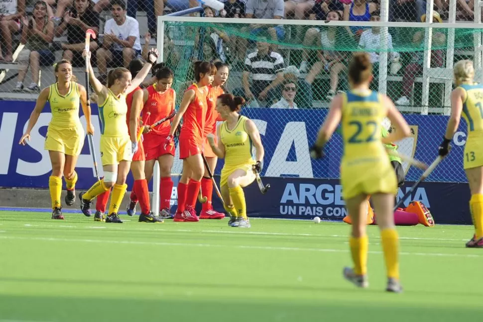 NADA QUE HACER. Uno de los cinco festejos australianos. Van en franco ascenso. 