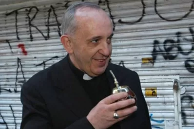 El Papa Francisco sale de incógnito por las noches para ayudar a los pobres