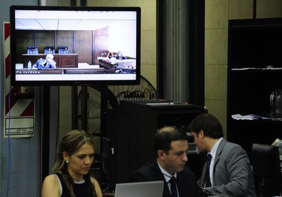 DESDE CÓRDOBA. Menéndez participó del debate mediante videoconferencia: es juzgado en tres procesos. LA GACETA / FOTO DE JORGE OLMOS SGROSSO