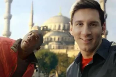 Messi y Kobe Bryant se pelean por sacarse la mejor autofoto