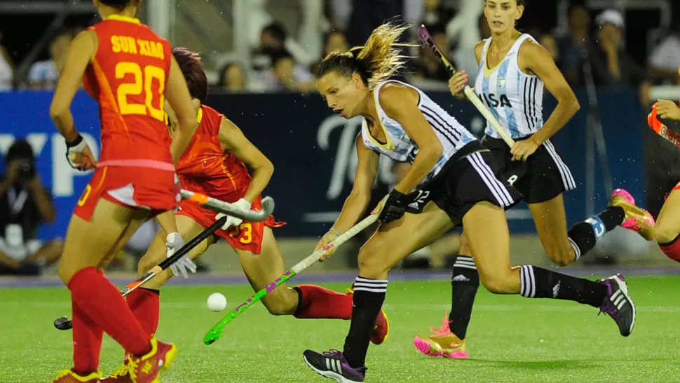 SE FLOREA EN LA CIMA. Delfina Merino volvió a marcar y es la máxima goleadora de la Liga Mundial con cuatro tantos. Está encendida y será clave para lo que viene.