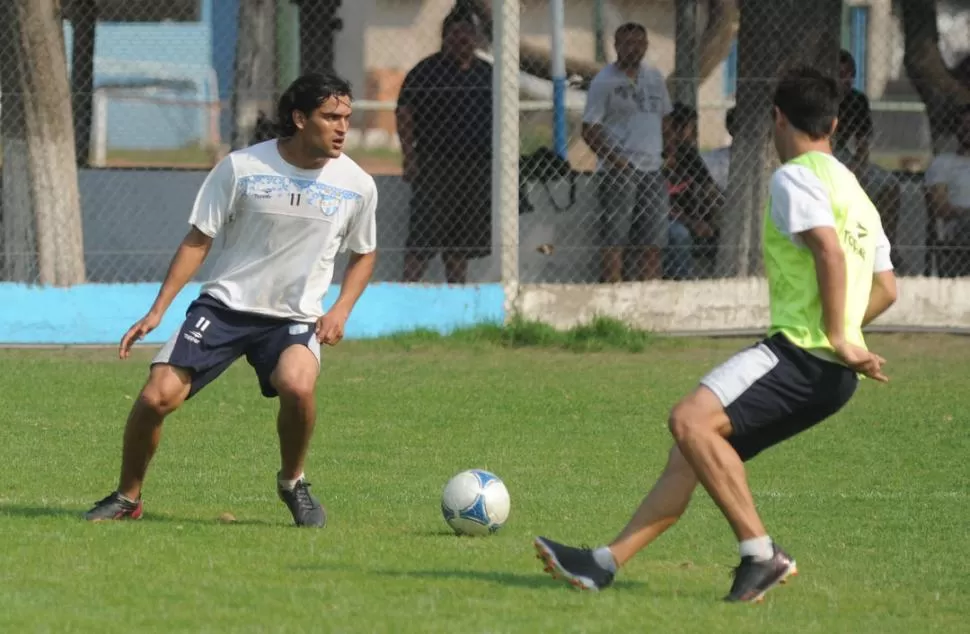 ¿VOLVERÁ? Montiglio fue titular las dos veces que estuvo disponible con Erroz.  