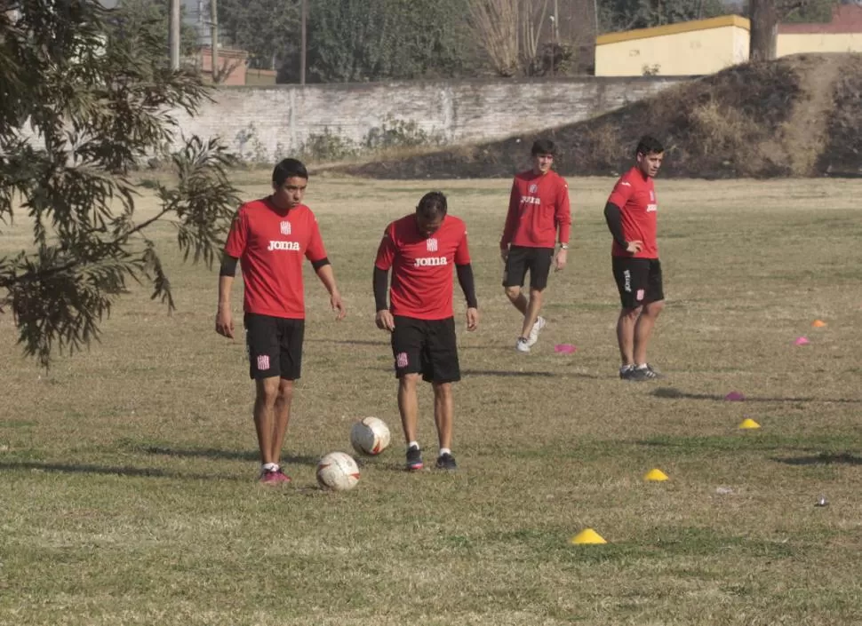 ENTRE ALGODONES. Si Rolando Serrano se recupera, será titular en San Martín. 