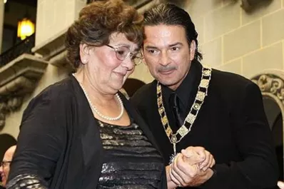 Murió la madre de Ricardo Arjona