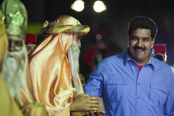 Maduro lanzó un villancico en alabanza a su gestión