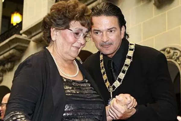Murió la madre de Ricardo Arjona
