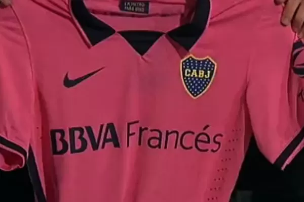 Boca debutará el domingo con la camiseta rosa