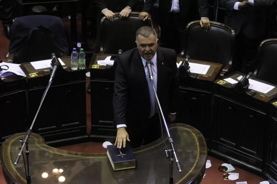 SINGULAR. Jaldo aludió a la patria chica al jurar: “por el mejor gobernador”. fotos de dyn