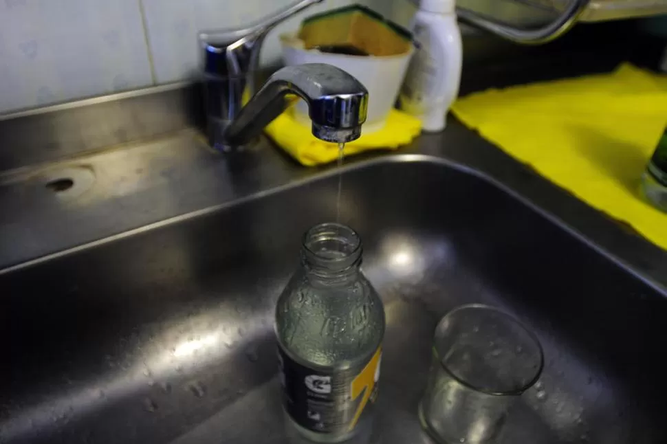 SECOS. Los vecinos de Yerba Buena padecen la falta de agua todos los días. la gaceta / foto de Analia Jaramillo