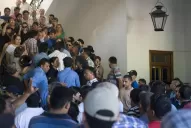 Policías de Catamarca tomaron el hall de la Casa de Gobierno