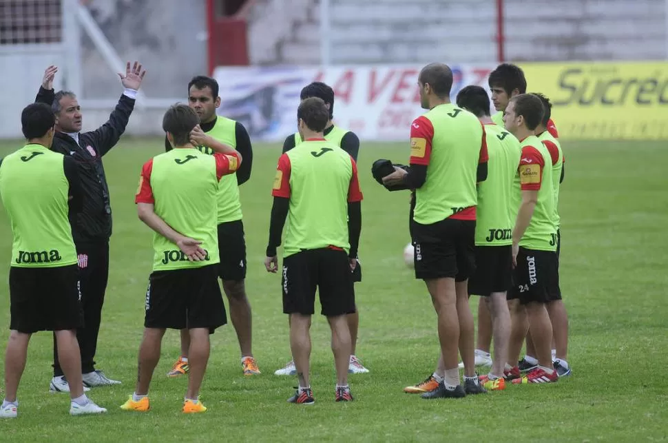 ¡POR FIN! Sánchez le abre los brazos a los días de descanso pensando en recargar pilas, igual que Gonzalo Cáceres. 