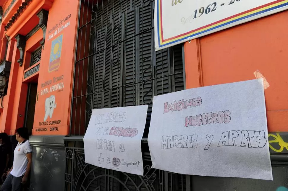 MOVILIZADOS. Los profesores del Estrada suspendieron la última semana de clases, y no tomarán exámenes. la gaceta / foto de jorge olmos sgrosso