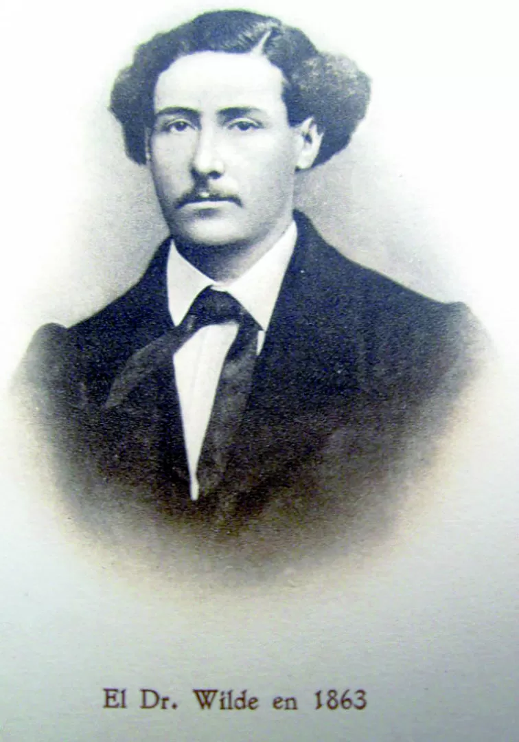 FINA IRONÍA. “Tener amigos (¡quién no tiene amigos en un país en que todos somos iguales!) es la mayor de las ventajas”, escribió Wilde en “La carta de recomendación”. 