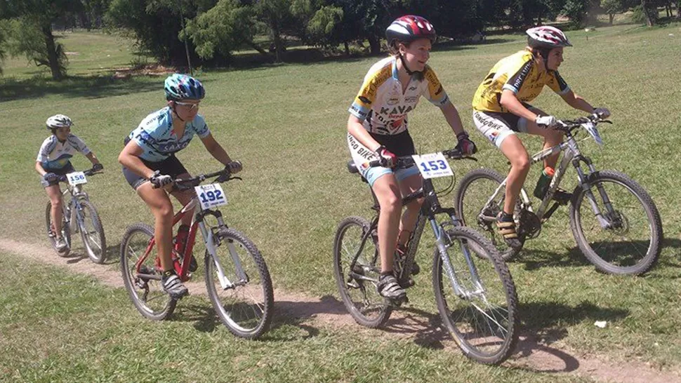 EL ESFUERZO FINAL. Grandes y chicos dieron lo mejos de sí mismos en la prueba. FOTO TOMADA DEL FACEBOOK DE TONGO BIKE 