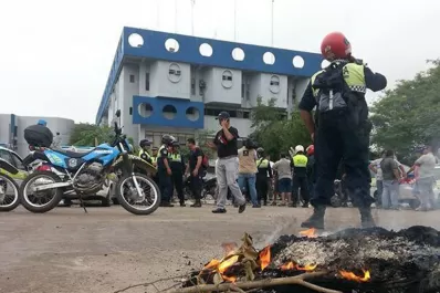 Hofer: Los policías que protestan no tienen legitimidad para hacerlo