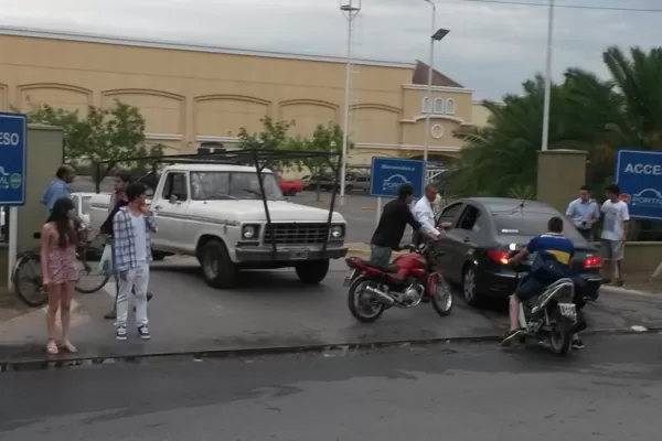 Desalojaron el shopping Portal Tucumán