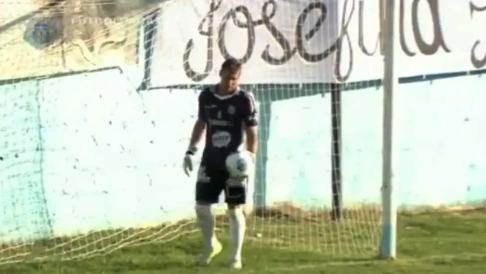 SIN CONSUELO. Santillo no puede ocultar la frustracción después de la fallida jugada. CAPTURA DE VIDEO