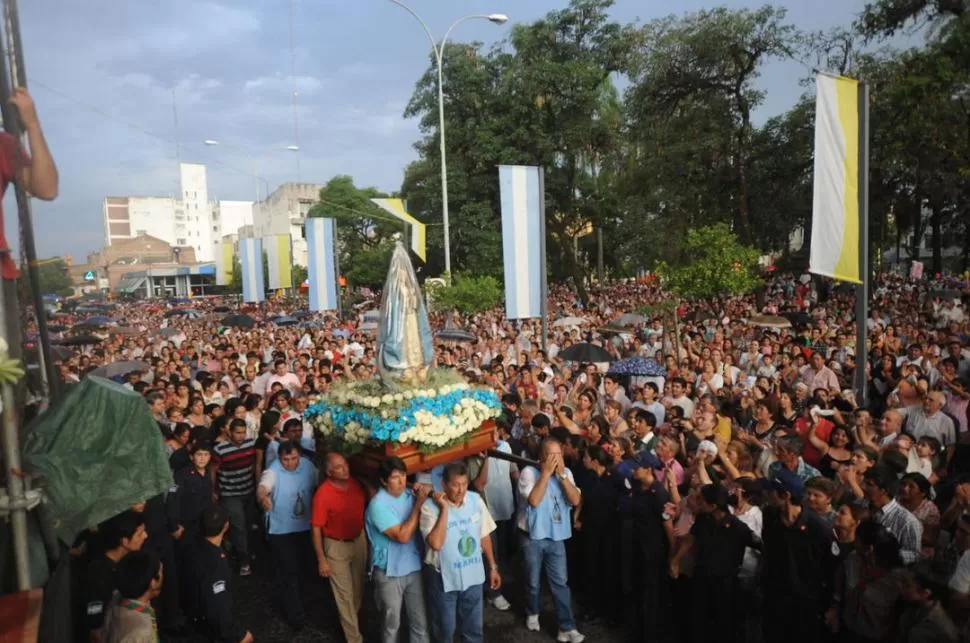 CERCA DE 30.000 FIELES. Es lo que calculan los organizadores que convocó la fiesta de la Inmaculada en las bodas de oro de la diócesis. la gaceta / fotos de osvaldo ripoll 