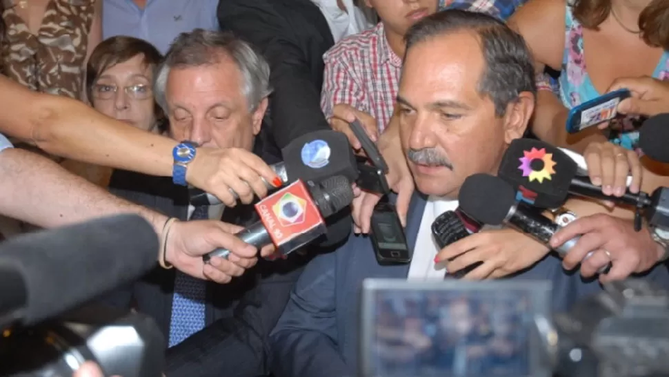 DESDE CASA DE GOBIERNO. Alperovich habló sobre los saqueos. FOTO DE PRENSA Y DIFUSIÓN DEL GOBIERNO DE TUCUMAN.