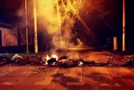 Vecinos apostaron por barricadas, palos y armas para protegerse