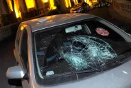 Manifestantes rompieron cuatro autos del Gobierno